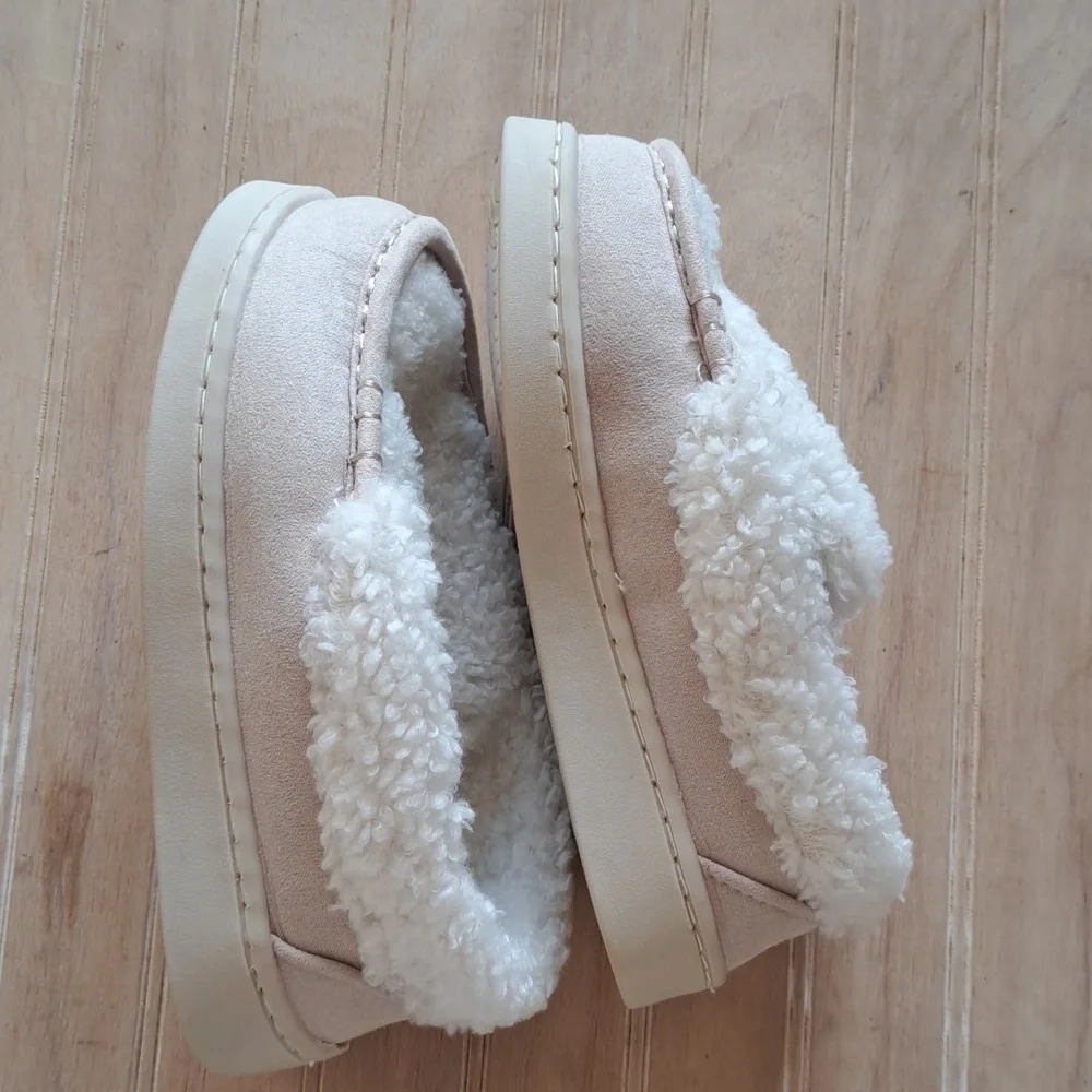 GAP Sherpa Fleece Fuzzy Slip-On Shoes Beige Cream Comfy Cozy Toddler 10–12